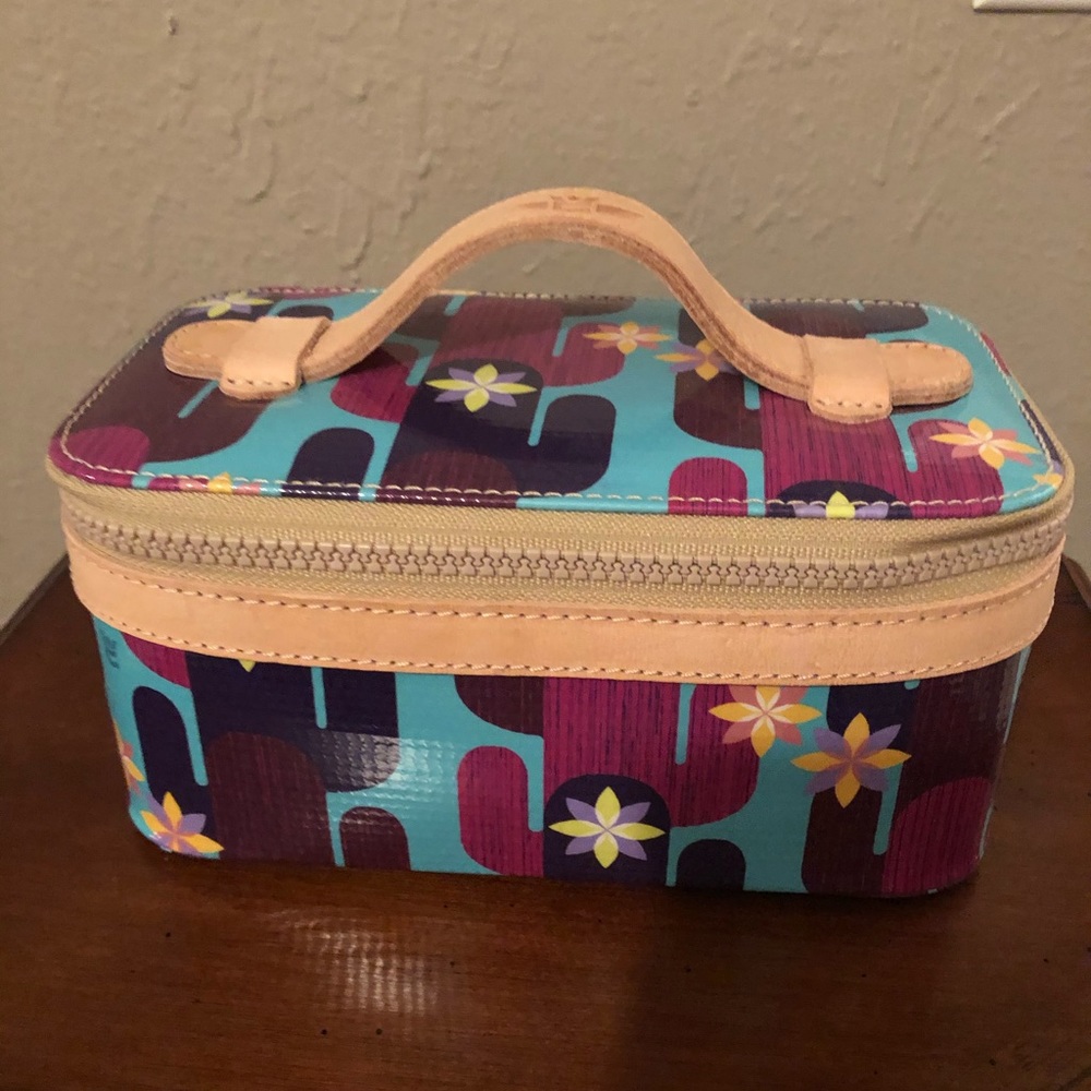 Consuela mini train case